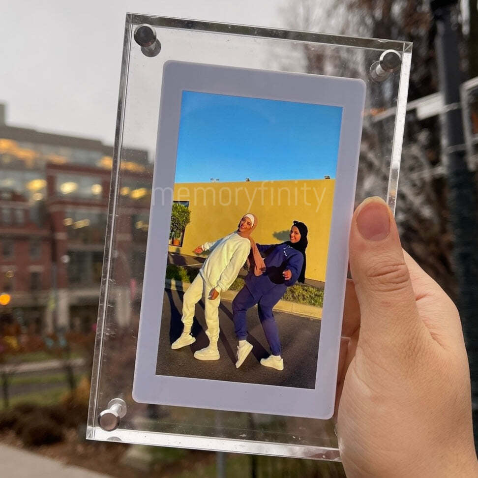 CitiFrames - Real time photo of the 30x40cm picture frame